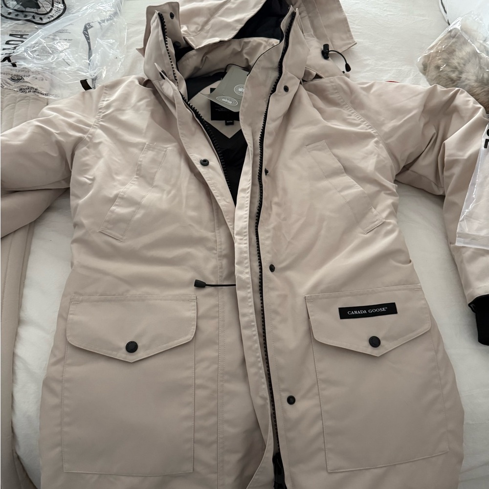 CG- inspired Women's Off-white winter parka- NWT